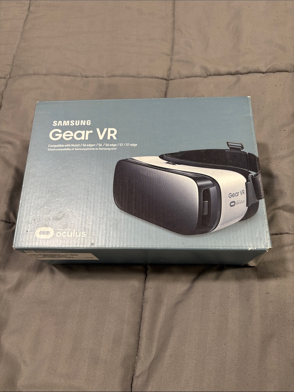 Samsung Gear VR Headset White and Black